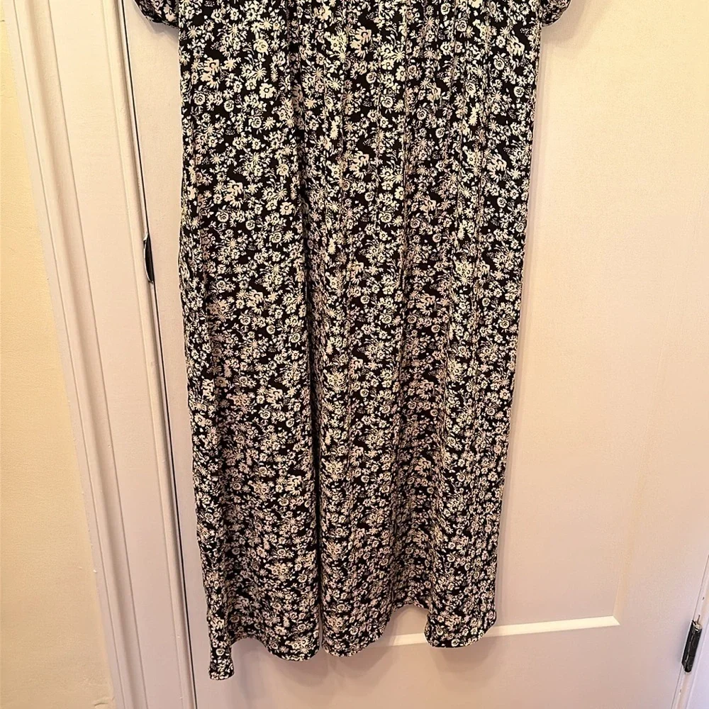 EMMA AND MICHELE 3/4 sleeve dress with slit! - Picture 9 of 9
